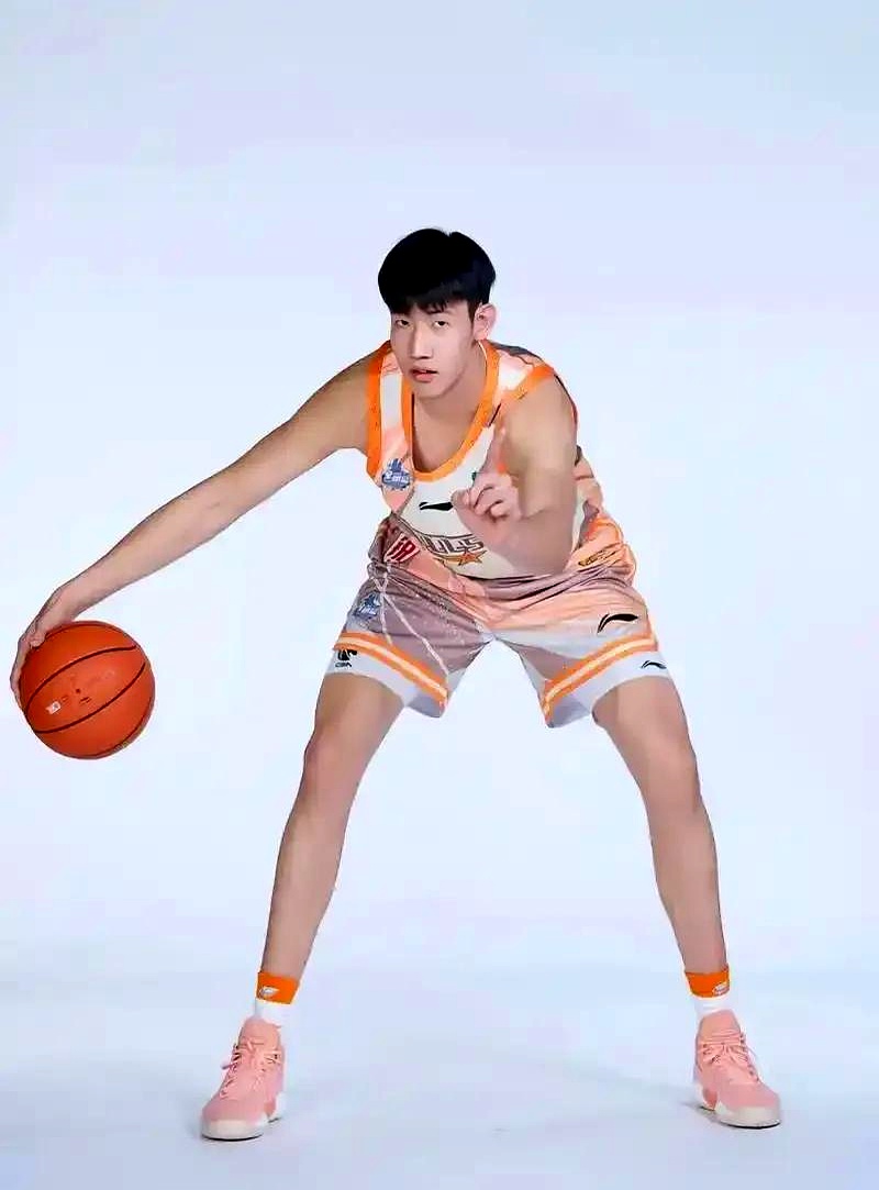 篮球新秀充满活力,证明自我实力 篮球新秀充满活力,证明自我实力