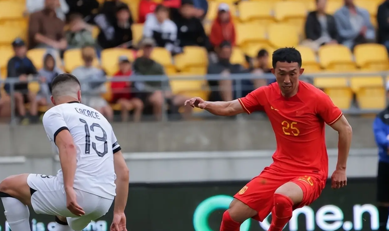 开云下载-汉堡队新赛季取得开门红，球迷欣喜不已