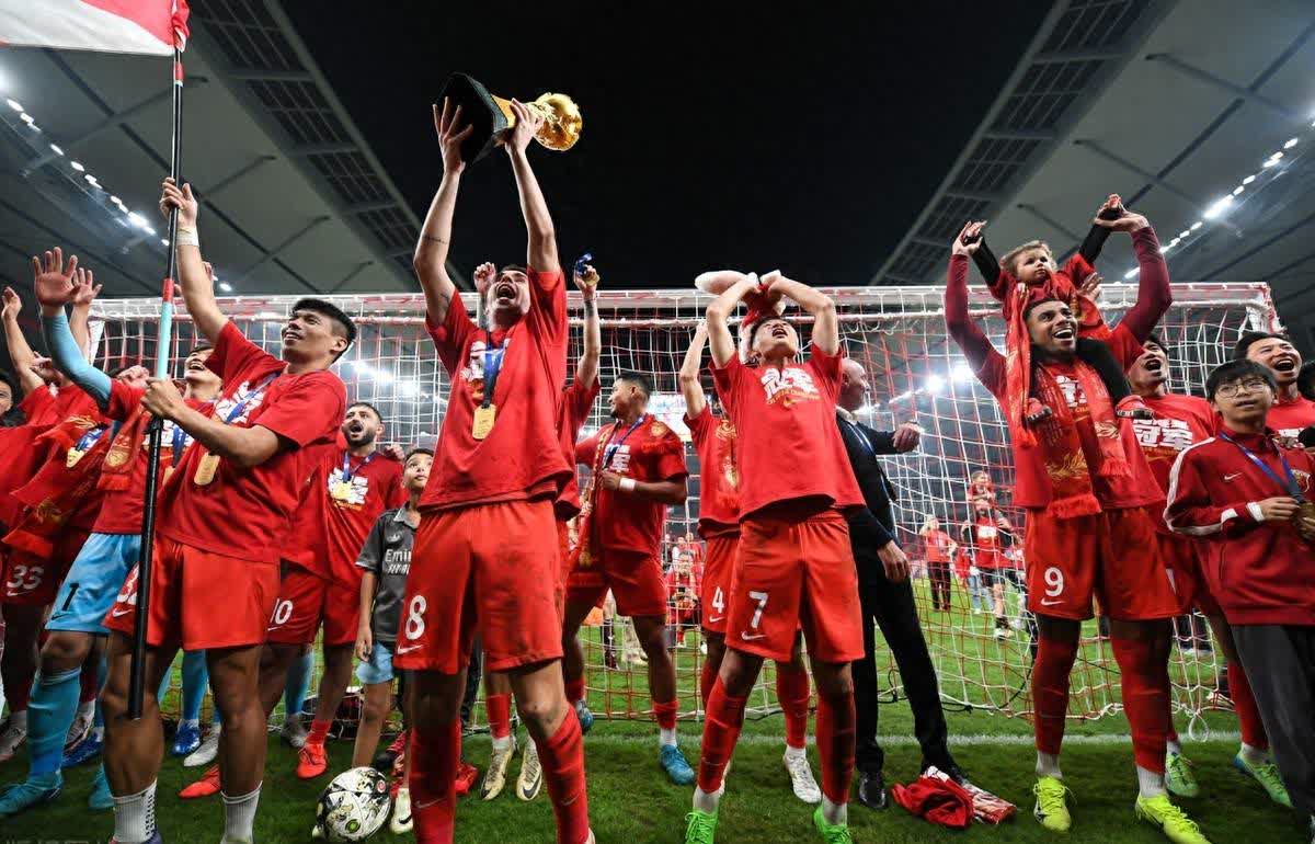 球队成功签下自由球员,加强战力备战比赛的简单介绍 球队成功签下自由球员,加强战力备战比赛的简单介绍