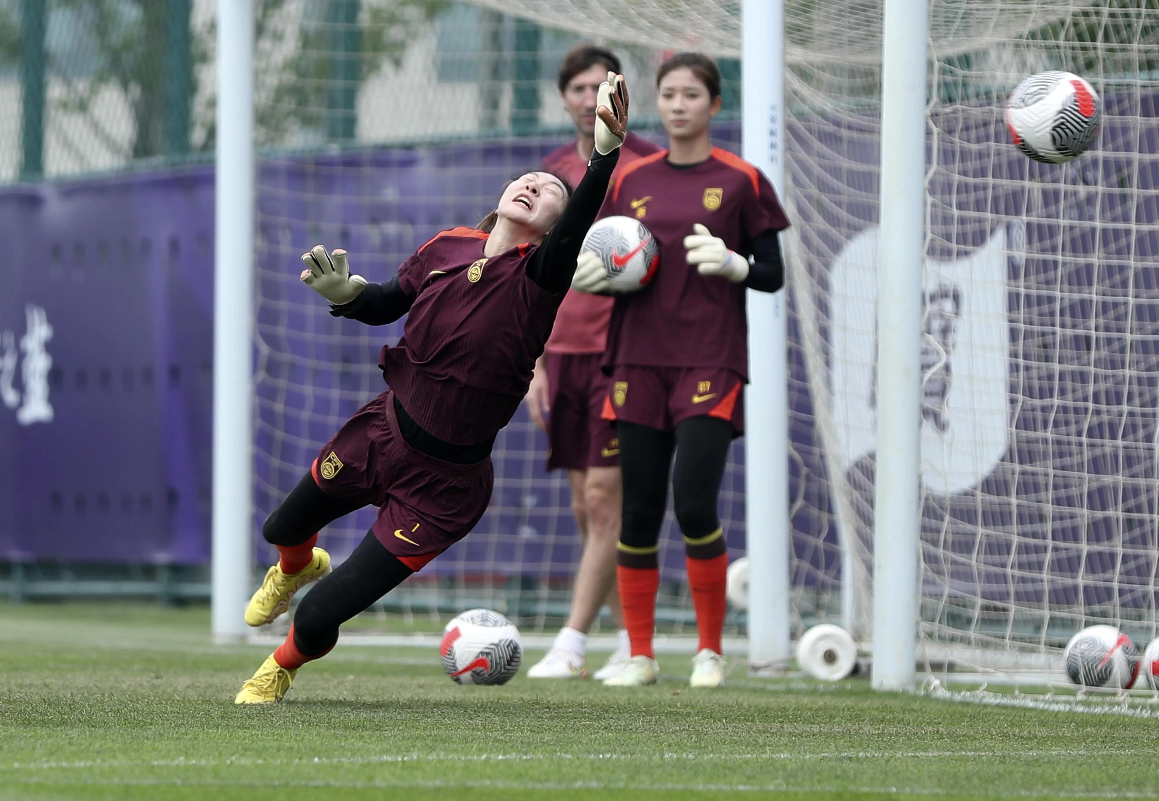 关于委内瑞拉女足队士气高昂，迎接比赛的信息