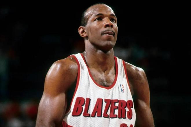 开云官网-球队青年球员崭露头角，成为关键先生