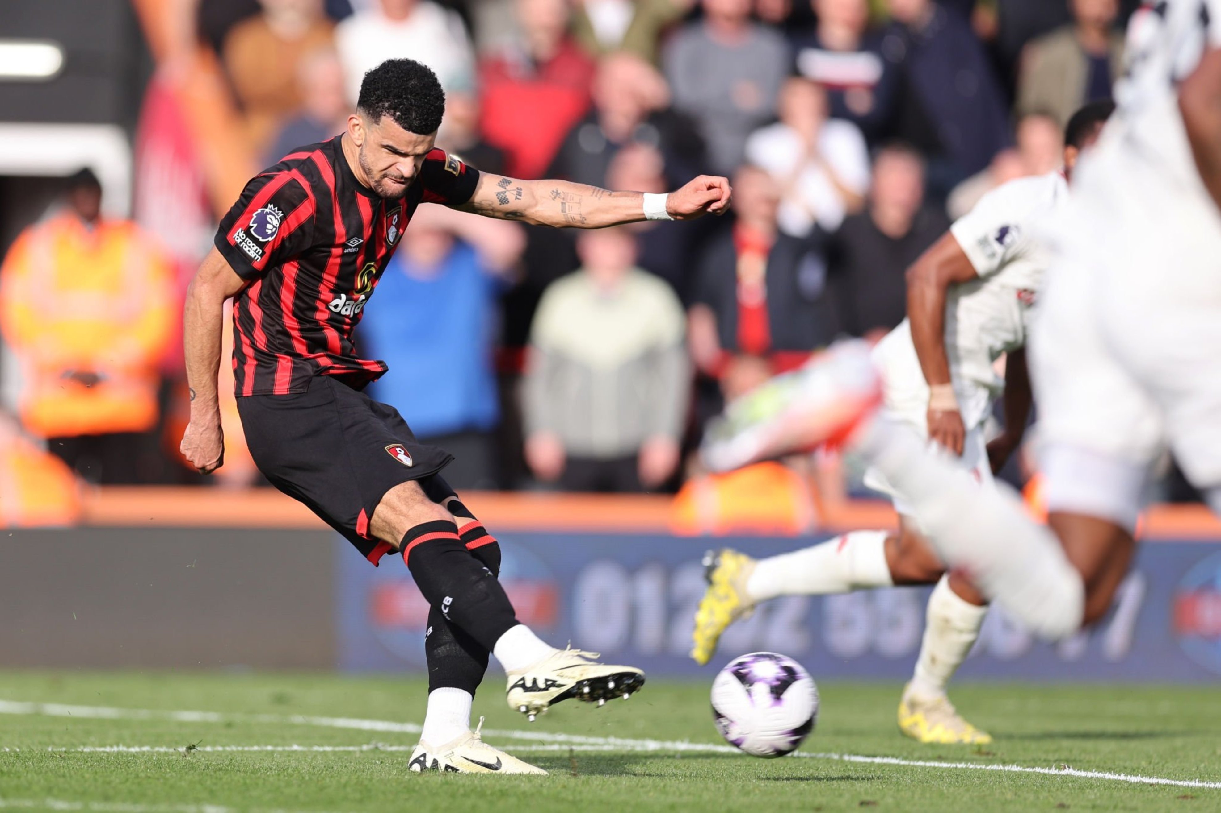 开云体育app-曼联客场不敌伯恩茅斯，遭遇连败