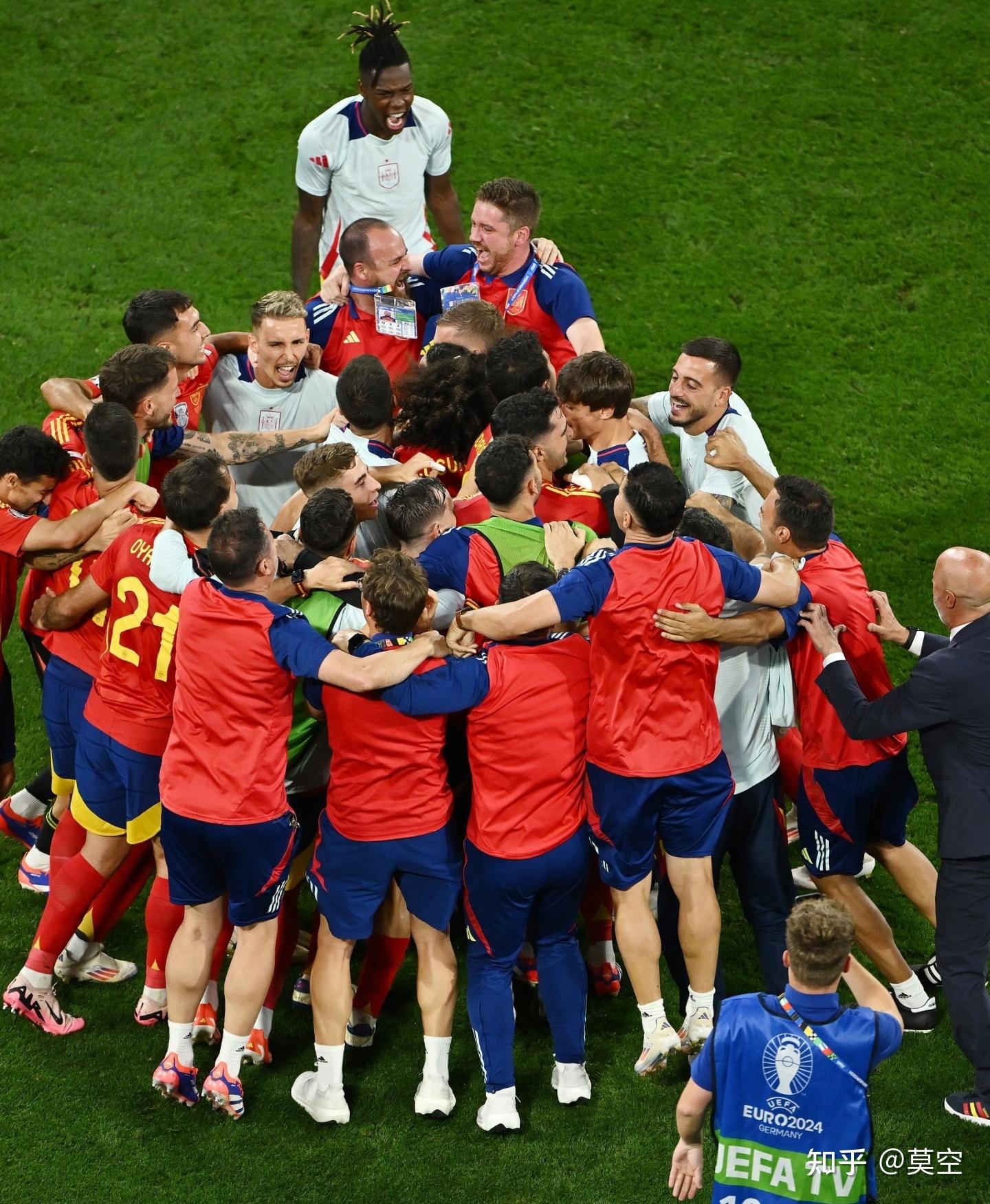 热血沸腾的欧洲足球盛宴:球员们为梦想拼搏的简单介绍 热血沸腾的欧洲足球盛宴:球员们为梦想拼搏的简单介绍