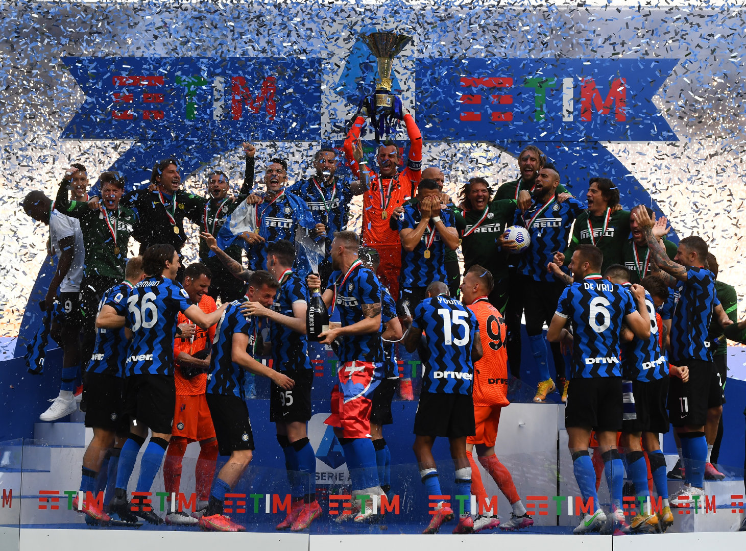 意大利球队在友谊赛中夺得冠军 意大利球队在友谊赛中夺得冠军