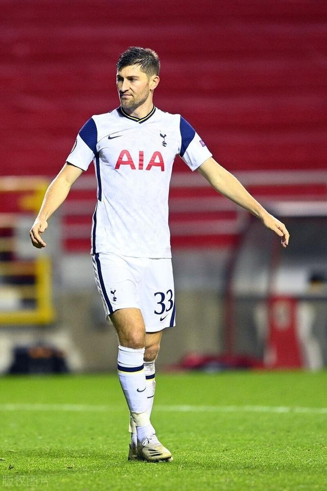 开云体育下载-关键时刻缺少稳定表现，球队失利不败