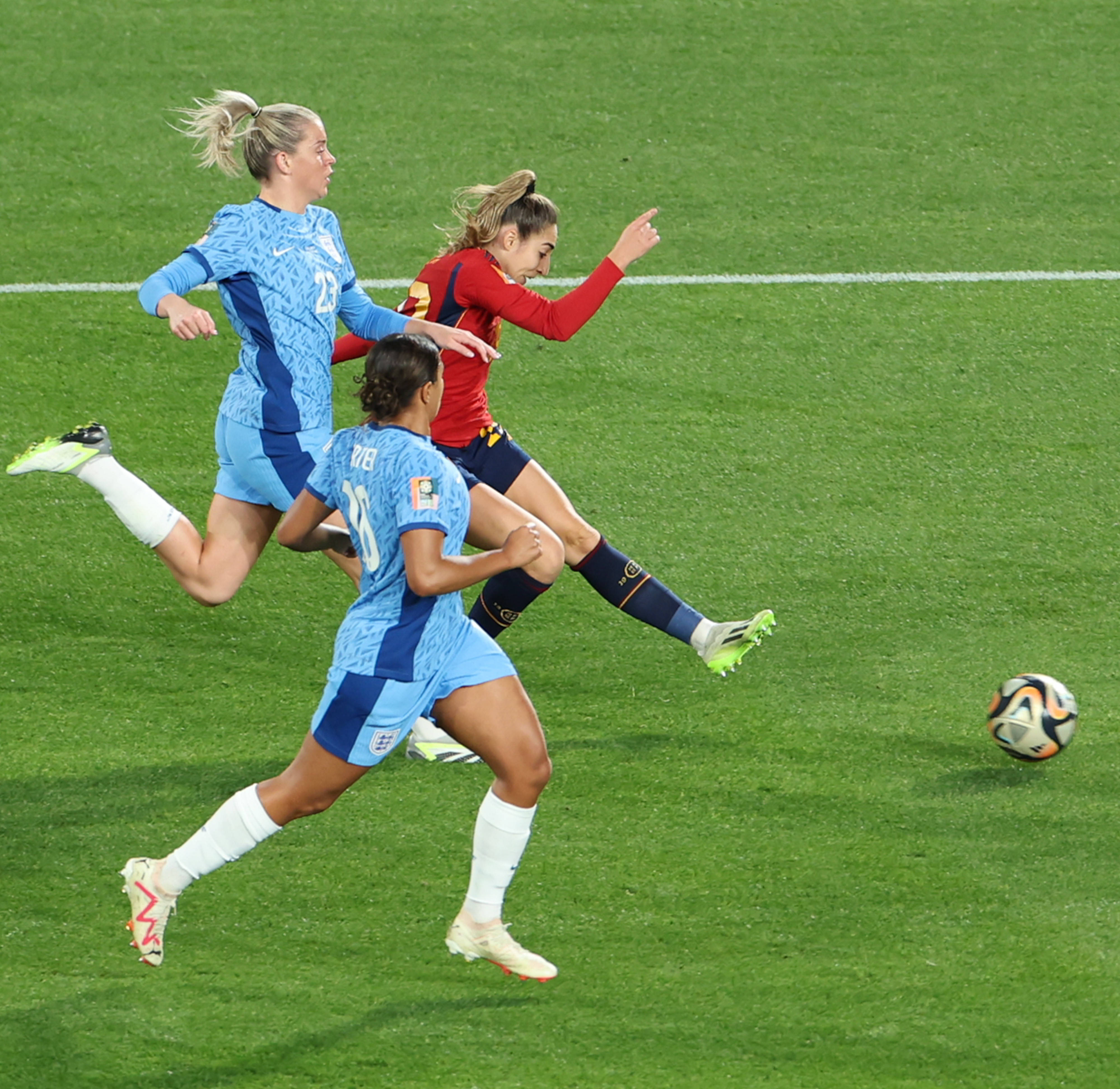 新加坡女足比赛：英格兰队夺冠