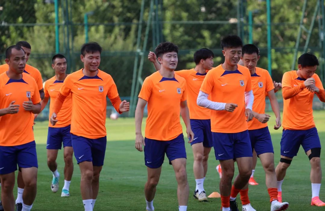 开云下载-新任教练调整战术，助球队获得连胜