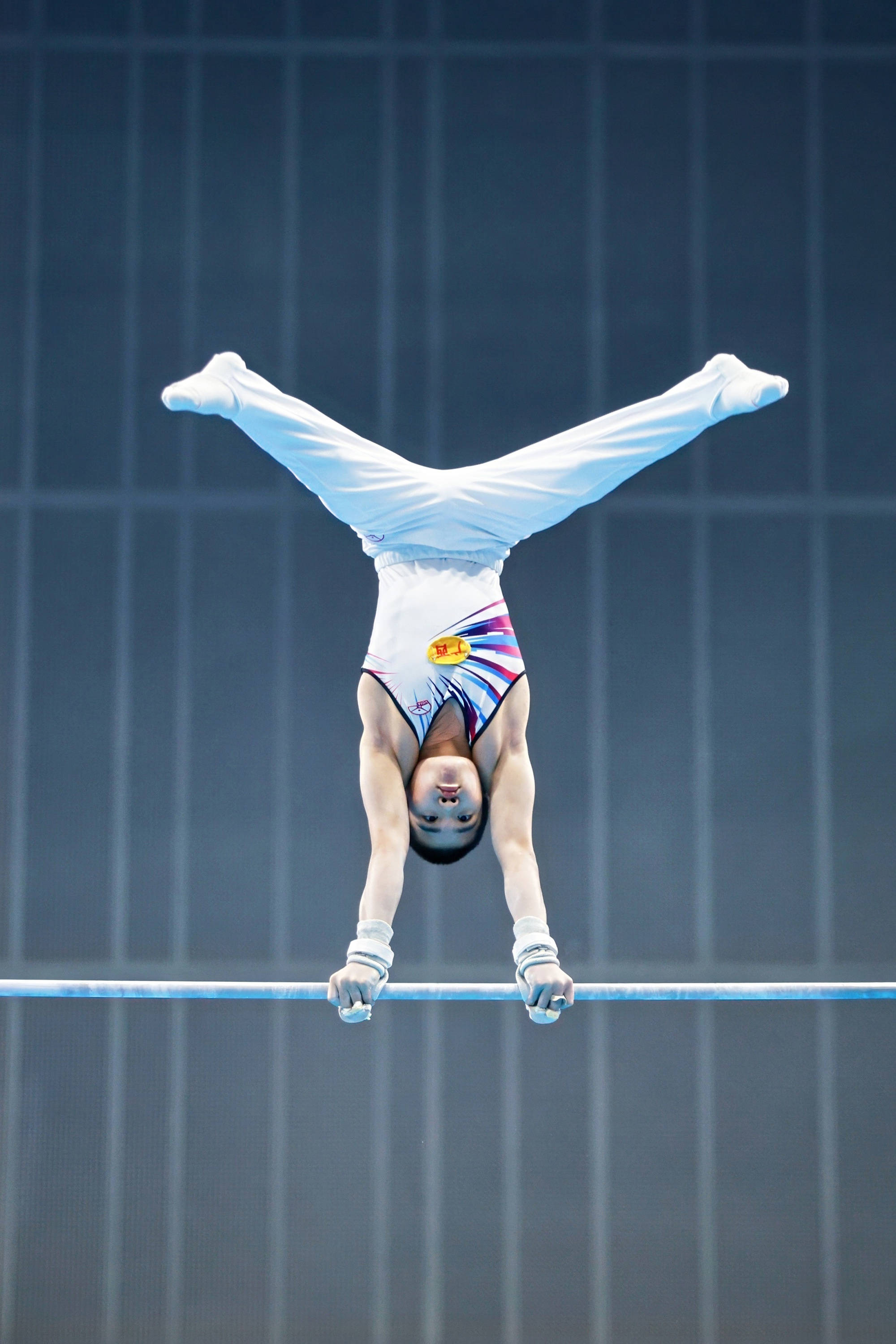 体操队表现出色，勇夺金牌