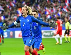 包含法国横扫芬兰，格列兹曼助攻本特凯尔献绝杀的词条