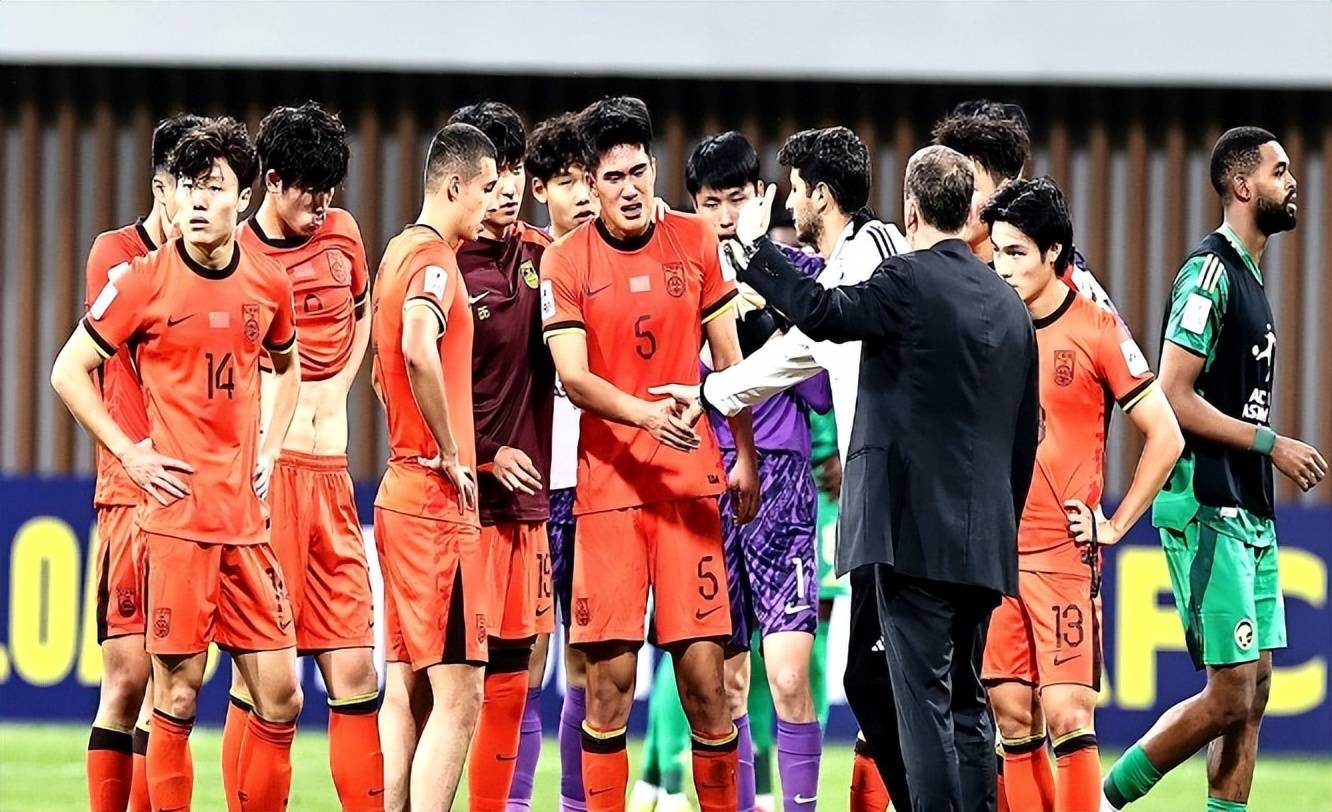 开云下载-球队成员探讨战术战术分析引发球迷热议