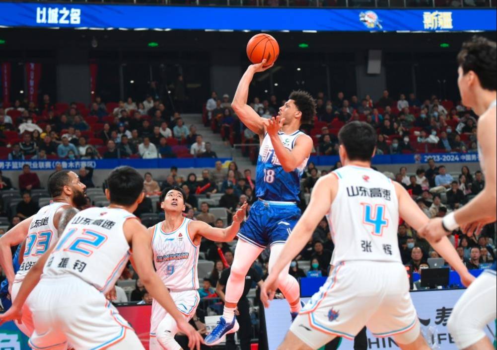 赫塔菲主场火力十足，稳擒对手