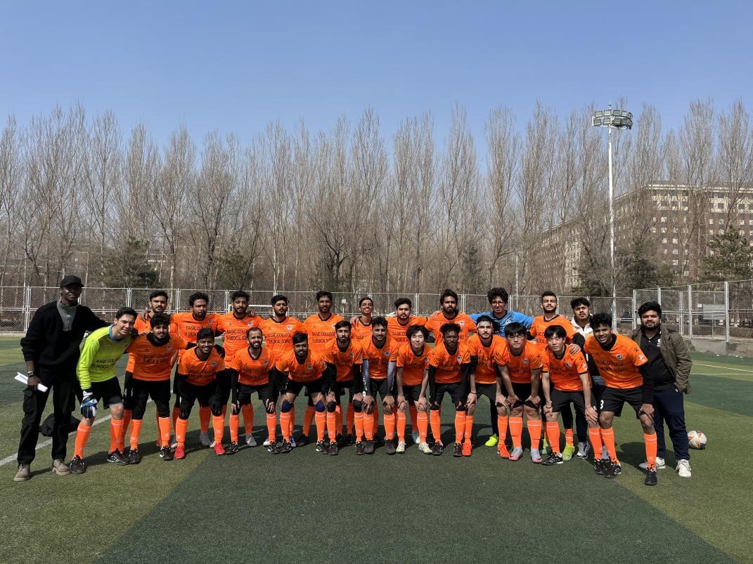 顶级足球赛事吸引众多观众,球队精神面貌焕发 顶级足球赛事吸引众多观众,球队精神面貌焕发