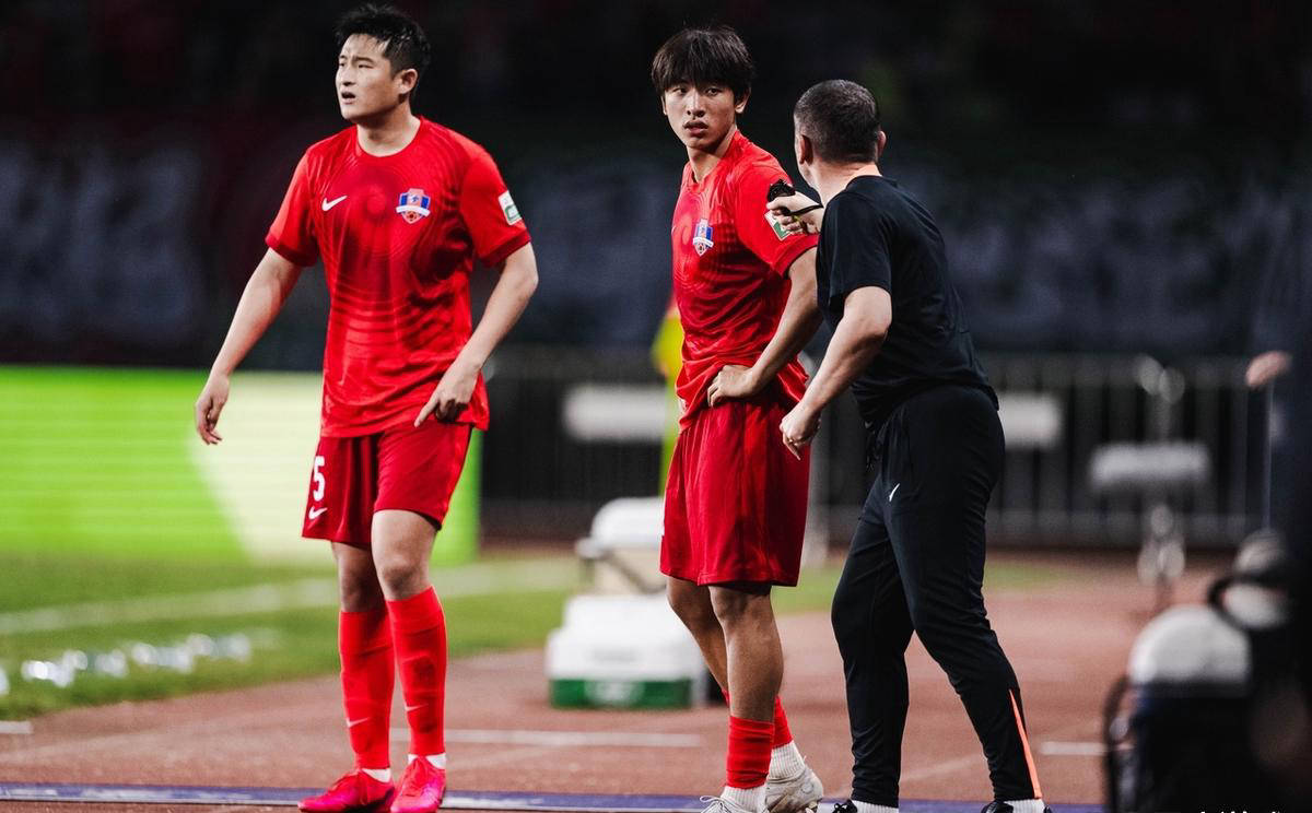 闪耀足球明星集结，比赛必将惊心动魄