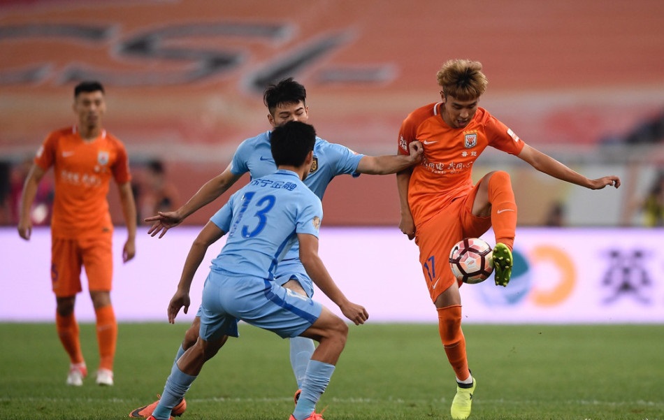 鲁能击败苏宁:山东鲁能队成功击败江苏苏宁队,取得重要胜利 鲁能击败苏宁:山东鲁能队成功击败江苏苏宁队,取得重要胜利