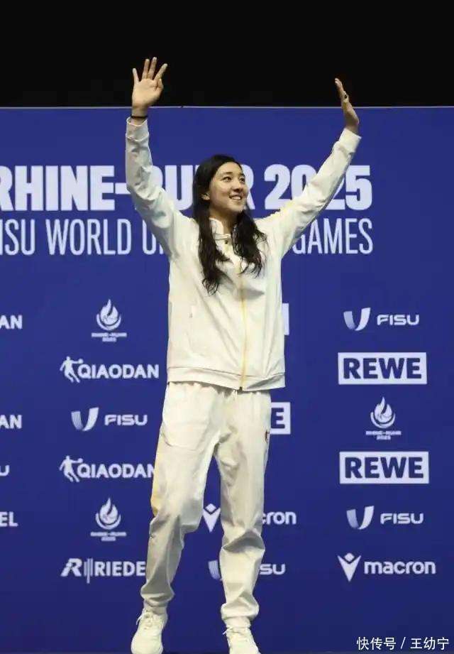 开云体育官网-力大无穷！选手强势夺冠，成为焦点人物