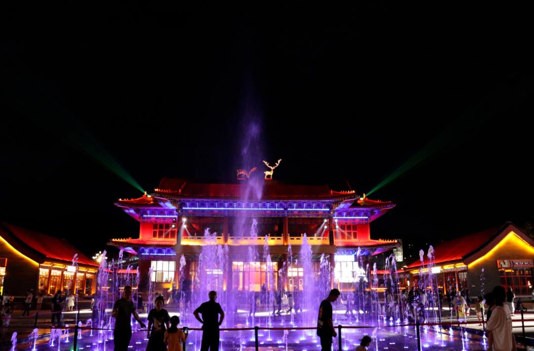 开云体育下载-精彩纷呈！球场上的光芒绚烂夺目