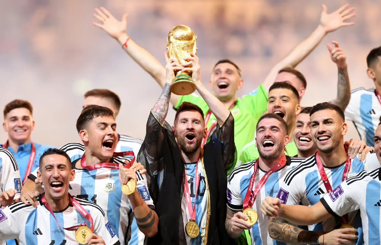 开云APP-阿根廷足球队闪耀舞台，意气风发