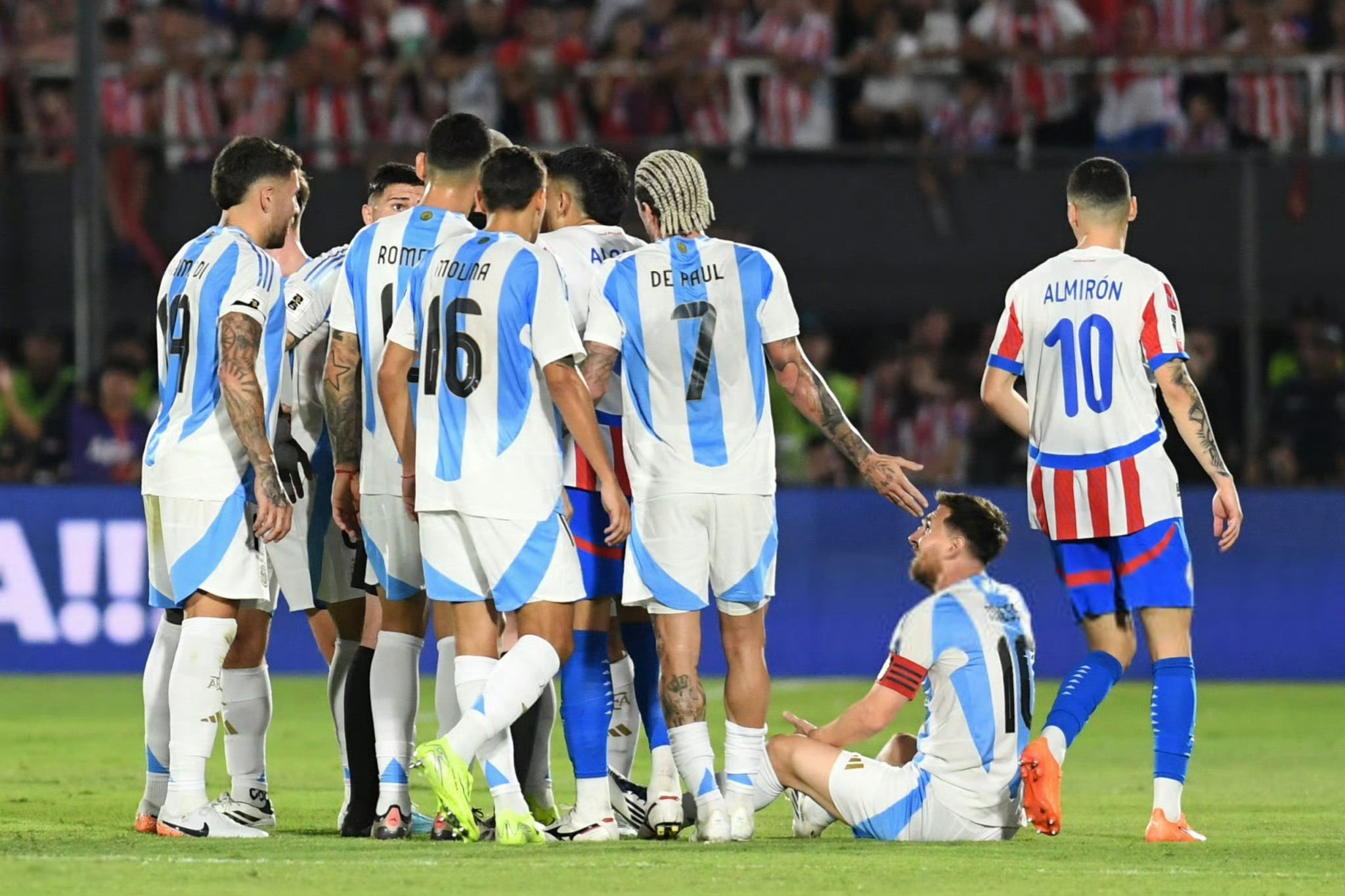 阿根廷足球队闪耀舞台,意气风发 阿根廷足球队闪耀舞台,意气风发