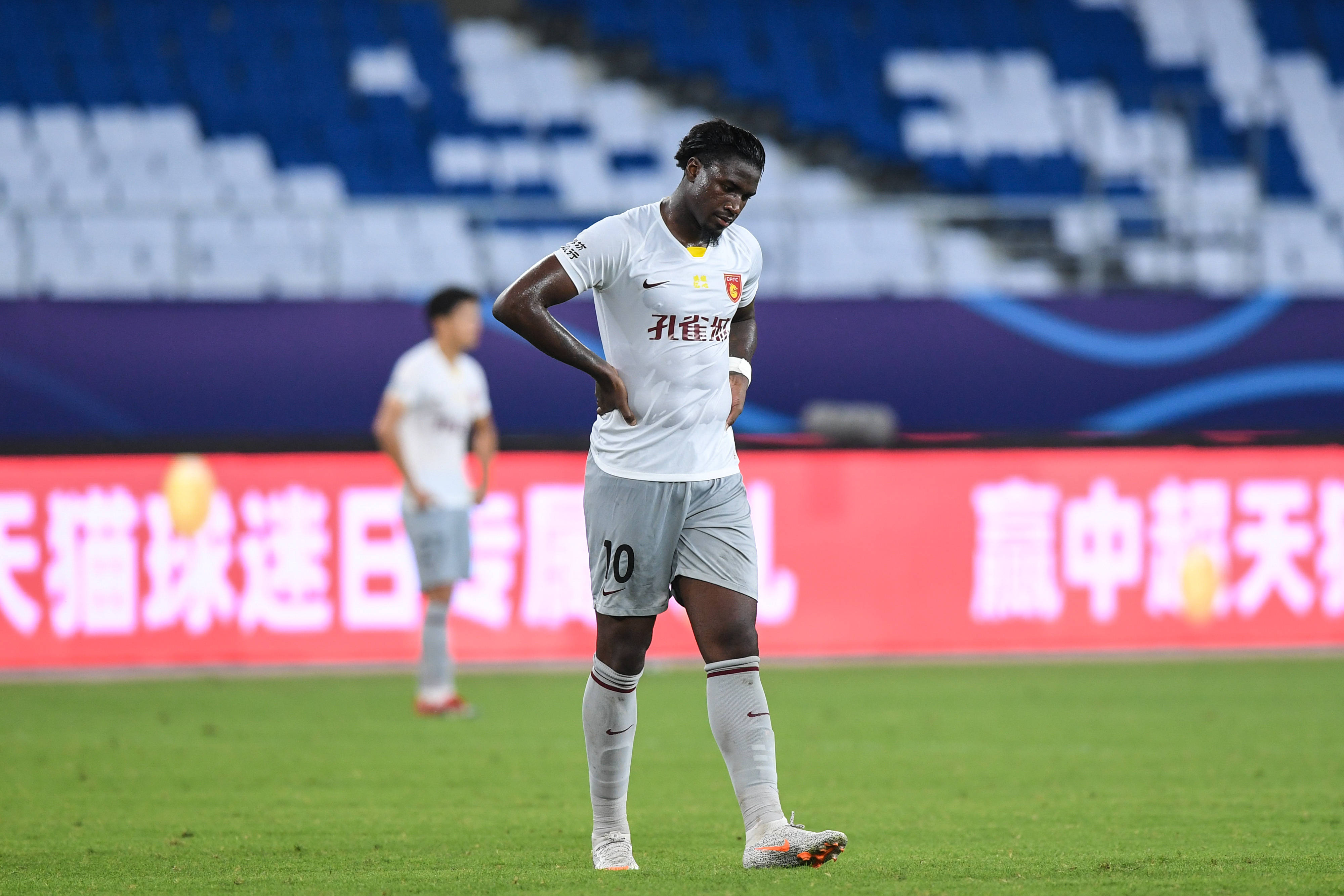 华夏幸福主场负于上港,积分落后 华夏幸福主场负于上港,积分落后