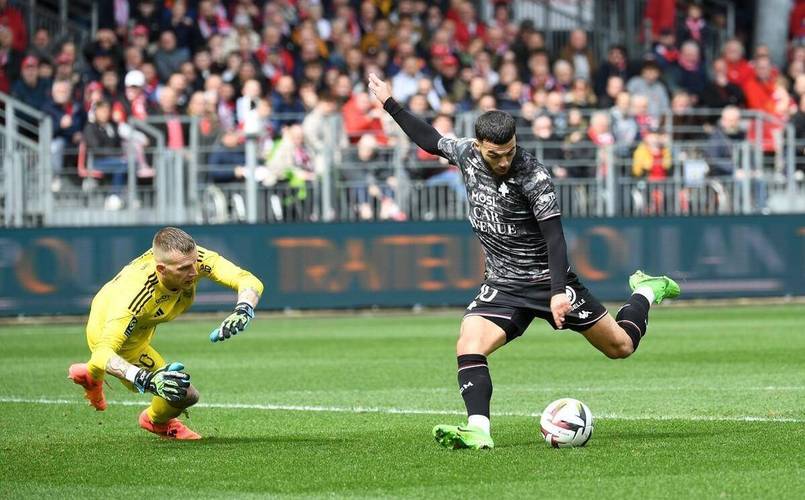 开云体育中国-梅斯队在比赛中积极进攻，取得惊人战绩