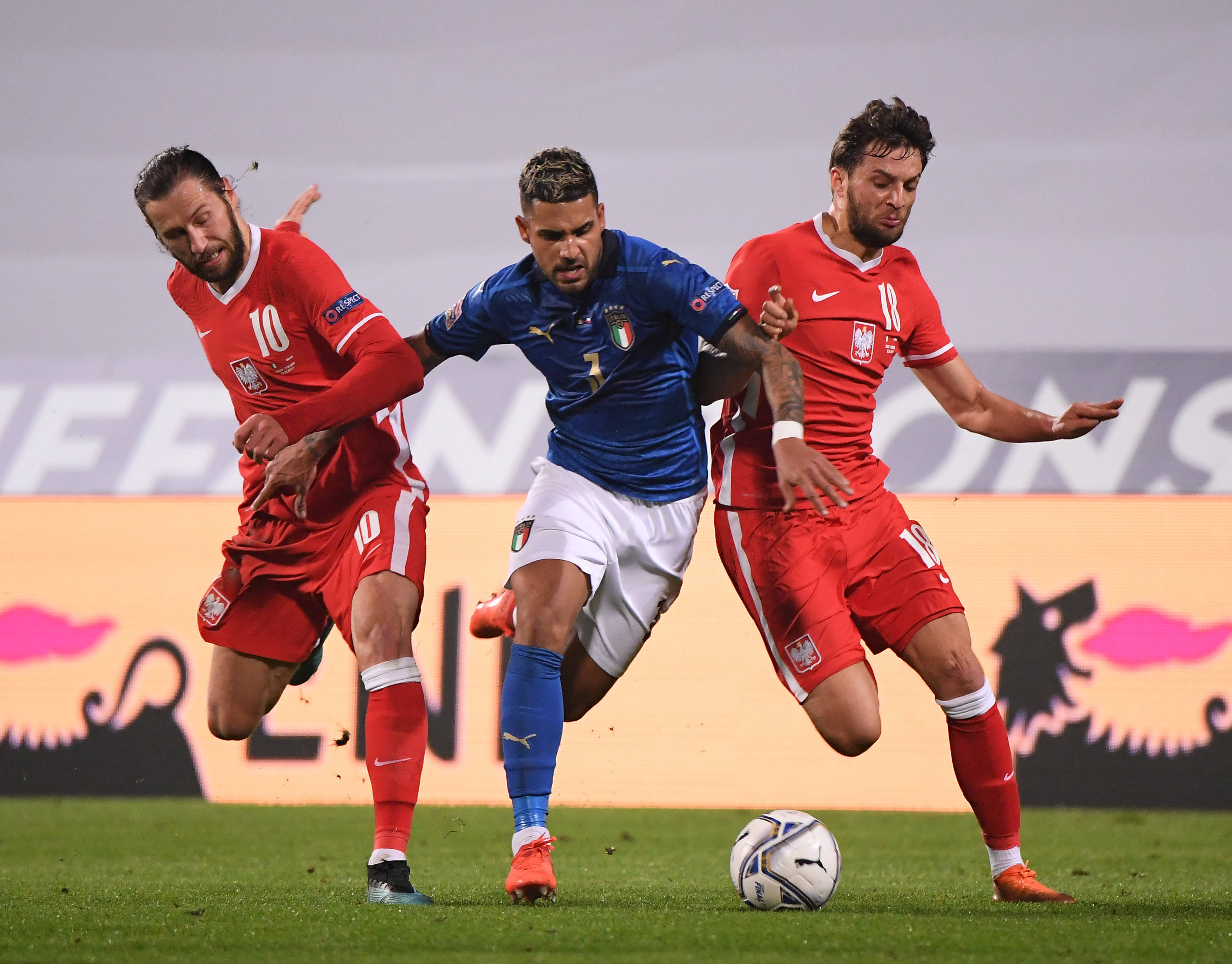 乌拉圭队遭遇克罗地亚逆转，无缘欧洲预选赛决赛