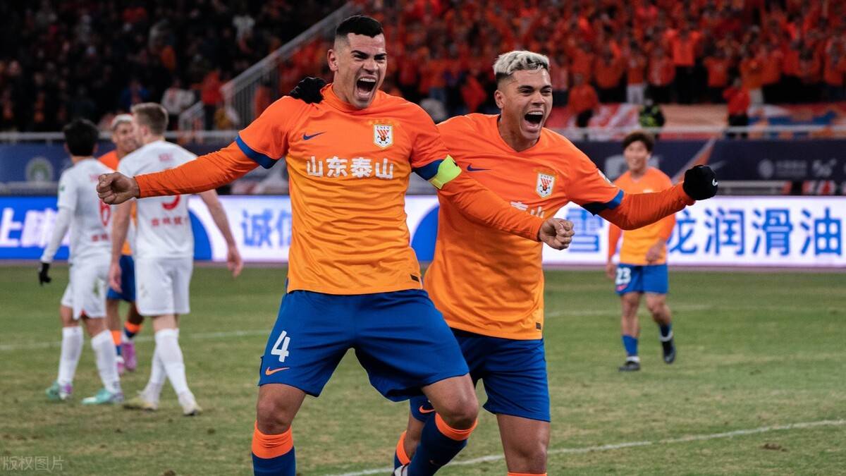 申花横扫鲁能，全面击败对手领先优势凸显的简单介绍