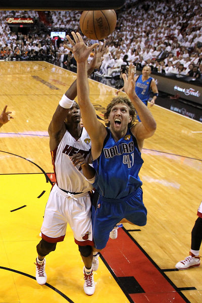 小牛新秀上演精彩突破,球队终结连败 小牛新秀上演精彩突破,球队终结连败