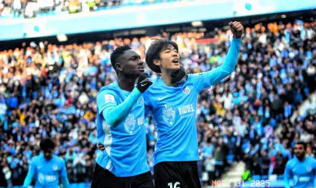 大连队新阵容抢眼,勇往直前迎接比赛考验 大连队新阵容抢眼,勇往直前迎接比赛考验