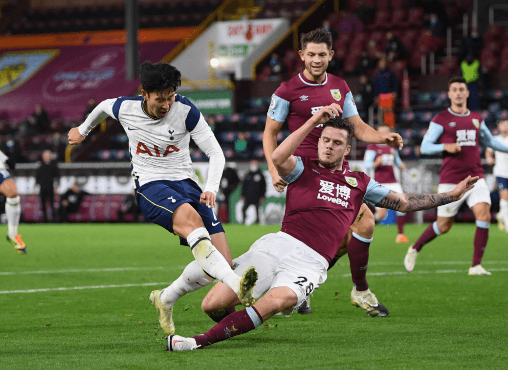 谢周三绝杀斯托克城，延续不败纪录