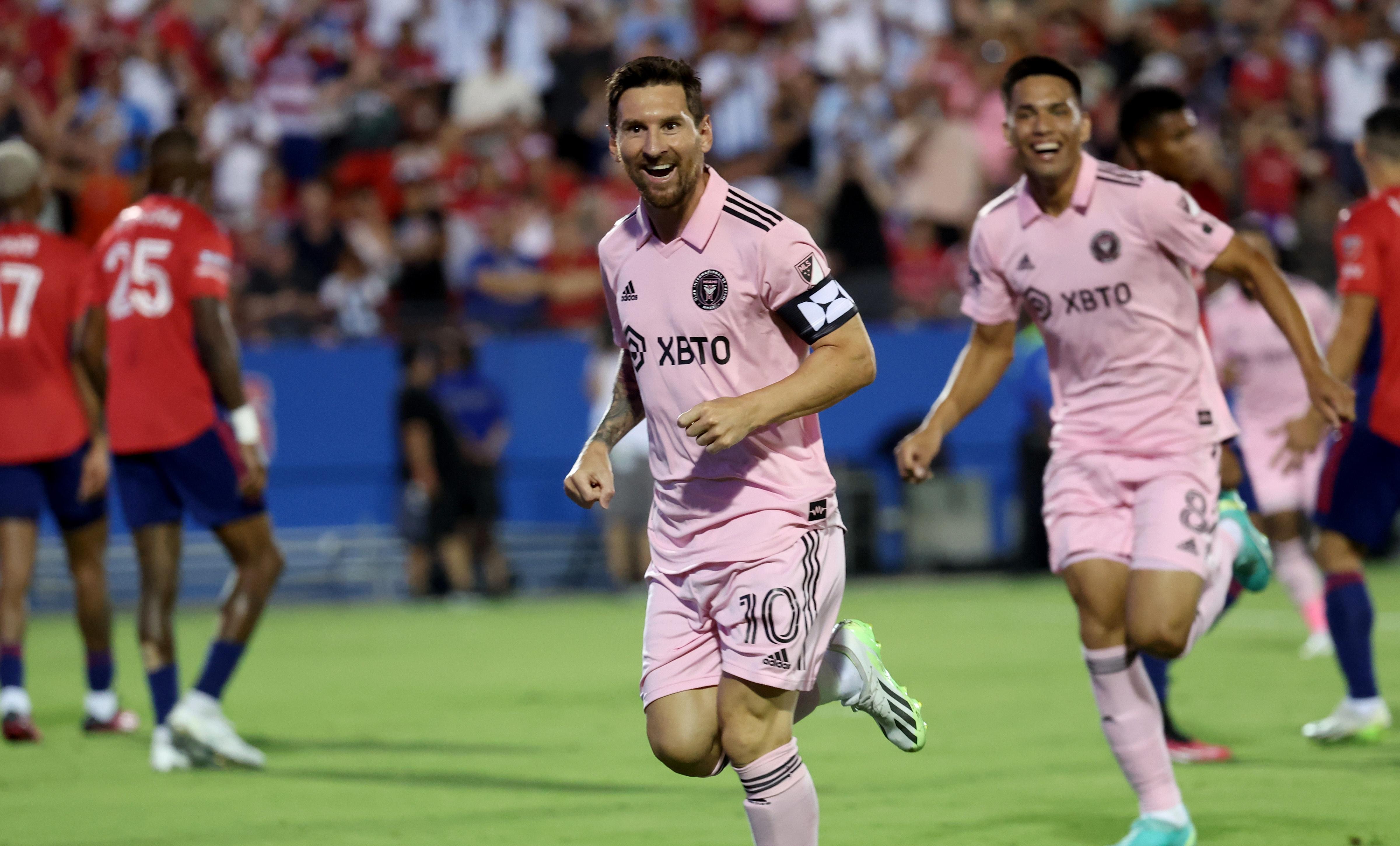 梅西赴新俱乐部初训现场曝光，球迷期待火热表现