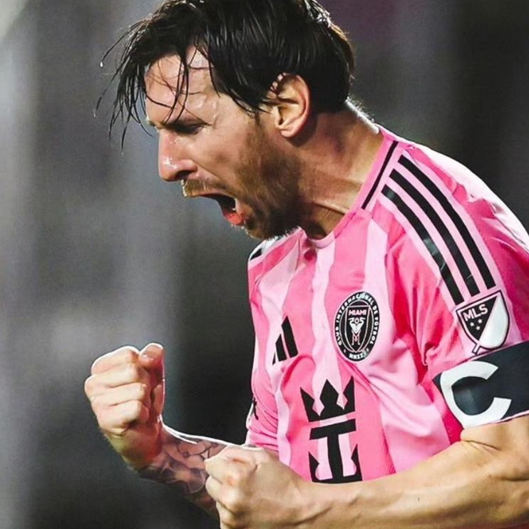 开云APP-梅西国家队表现赢得掌声，球迷期待巨星表演