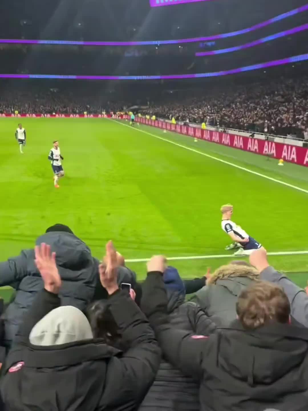 利物浦队主帅与沙尔克04队球员爆发口角 利物浦队主帅与沙尔克04队球员爆发口角