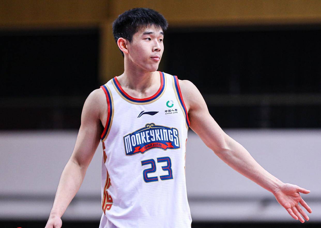 包含球员身体素质突出，成为球队得分王的词条