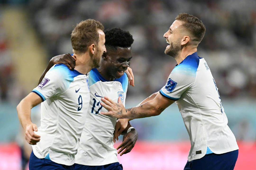 GEN力克CLG,Bin线上压制力十足峡谷大战小组赛,锁定晋级资格 GEN力克CLG,Bin线上压制力十足峡谷大战小组赛,锁定晋级资格