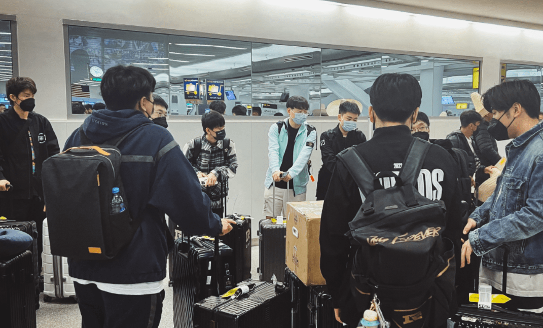 开云体育-关于G2轻取DFM，Deft极限生还后反打鏖战多局入围赛，让粉丝疯狂欢呼的信息