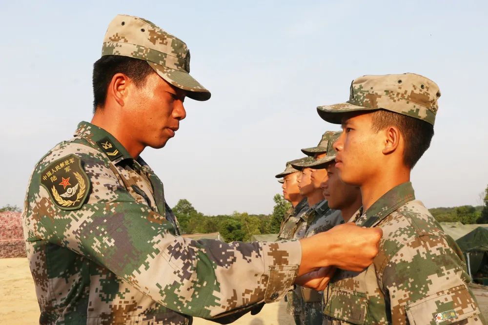 勇士队员团结百倍,誓取大胜庆祝 勇士队员团结百倍,誓取大胜庆祝