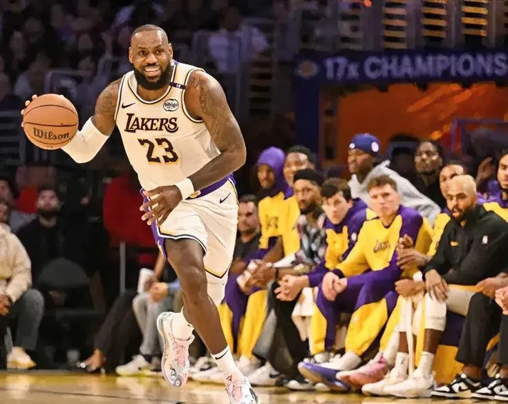 湖人主场击败太阳,詹姆斯砍下25+12+8 湖人主场击败太阳,詹姆斯砍下25+12+8