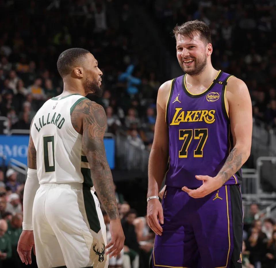 雄鹿击败湖人,结束四连败 雄鹿击败湖人,结束四连败