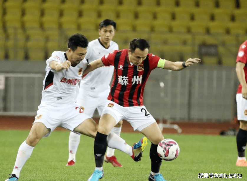 开云体育官网-温泉城球迷大规模聚会，球队得到极大支持