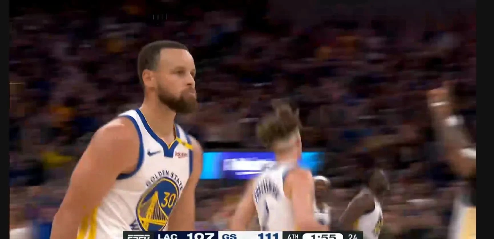 勇士主场力克马刺，取得季后赛资格