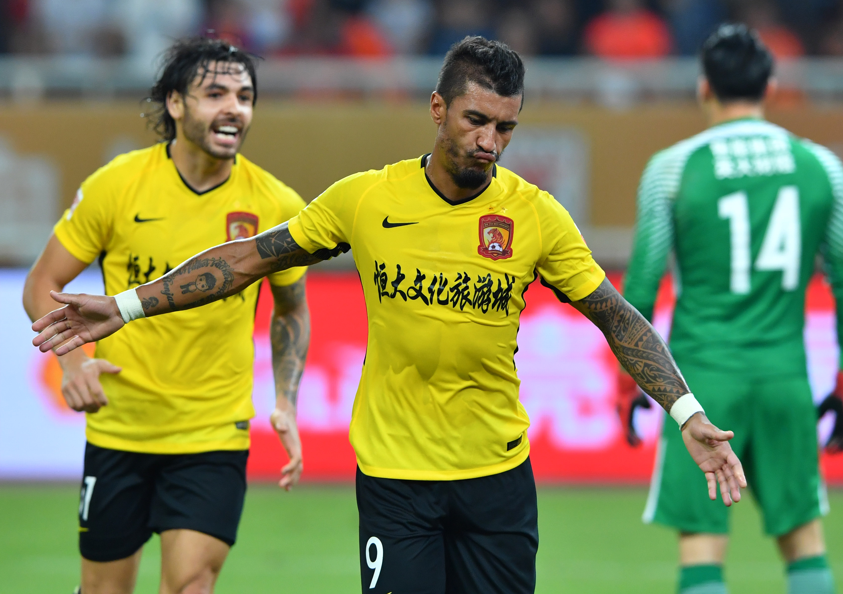 广州恒大客场不敌山东鲁能,遭遇失利 广州恒大客场不敌山东鲁能,遭遇失利