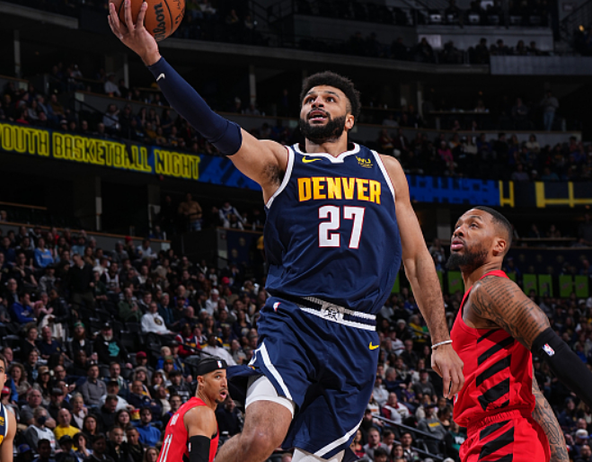 阿雷佐主场胜利,成功守住三分领先 阿雷佐主场胜利,成功守住三分领先