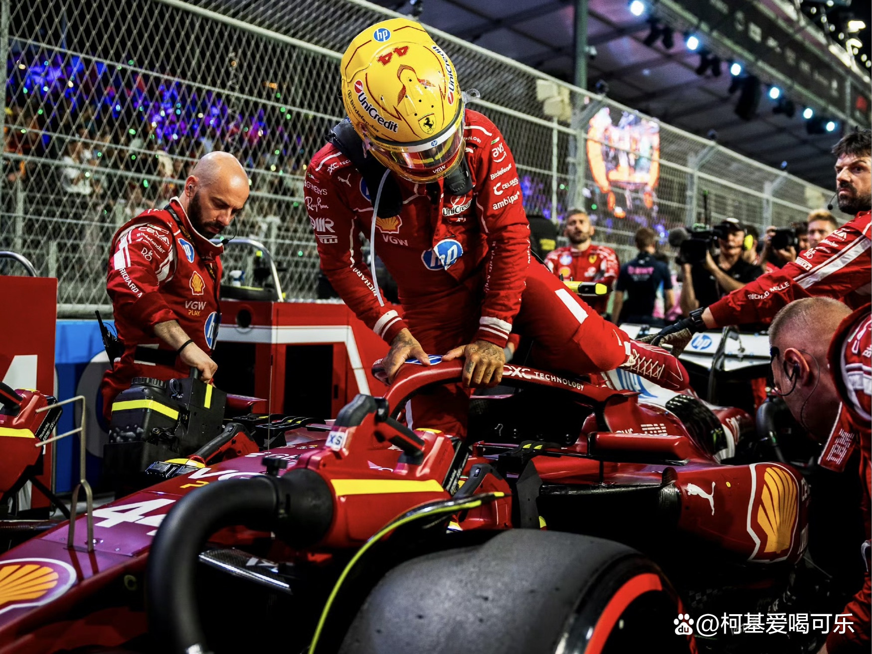 哈斯车队逆转红牛二队，塞恩斯点燃赛场