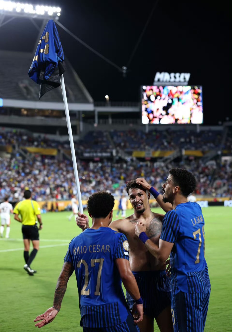 曼城横扫乌克兰,戈麦斯带队取胜 曼城横扫乌克兰,戈麦斯带队取胜