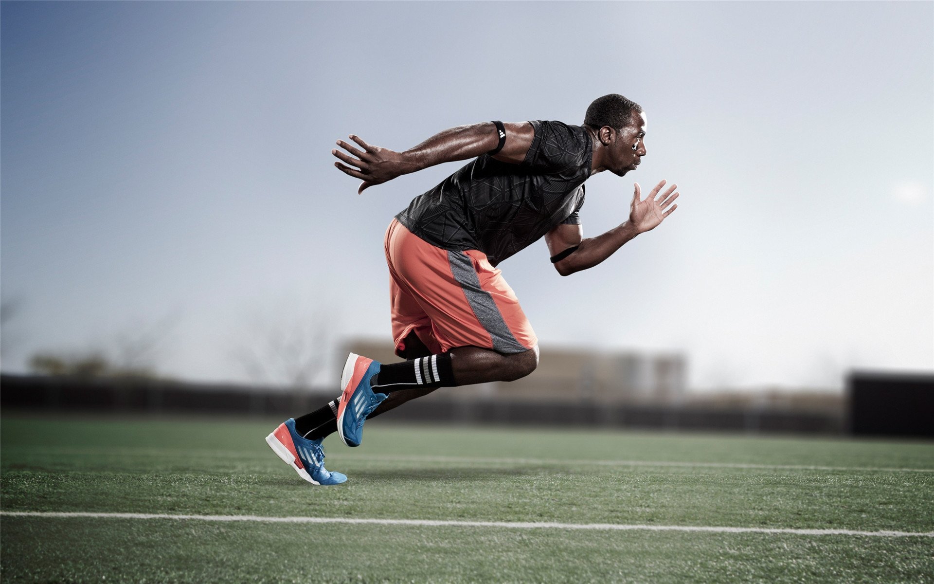 开云官网-同夜双星耀，巴萨屠狮与C罗登基，足球史上的对称燃烧